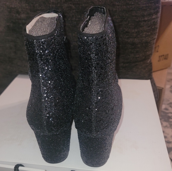 Boots - Picture 4 of 6